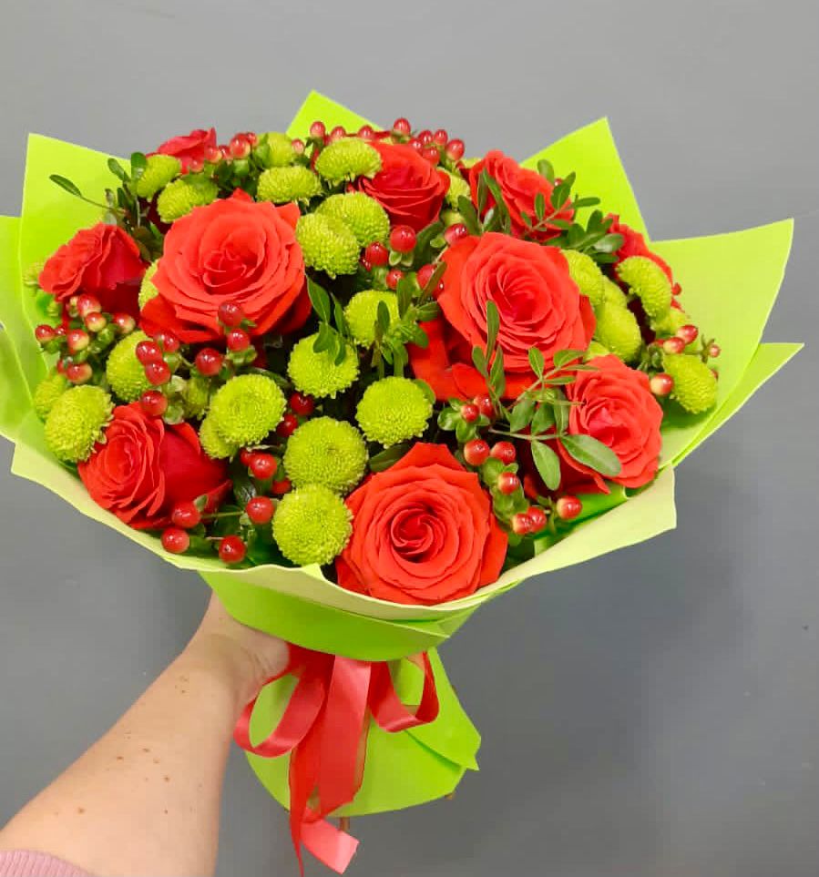 Букет цветов из: Хризантемы и Розы в Миллерово