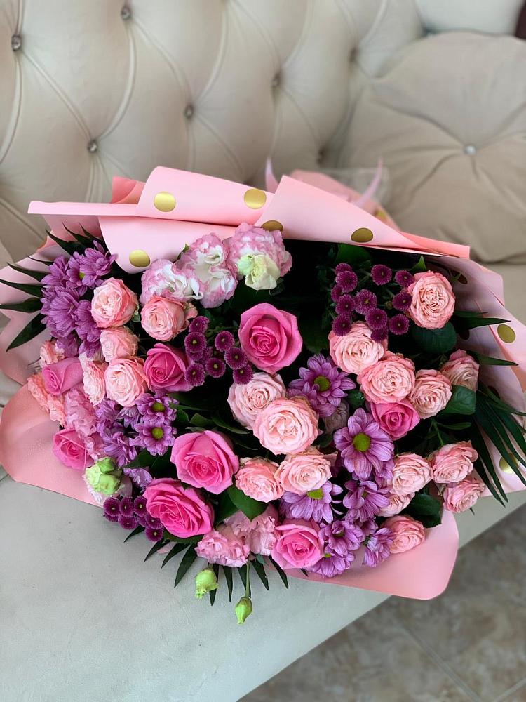 Букет цветов из: Хризантемы, Розы и Лизиантусы в Миллерово