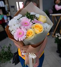 Букет цветов из:  Герберы, Розы и Хризантемы в Миллерово