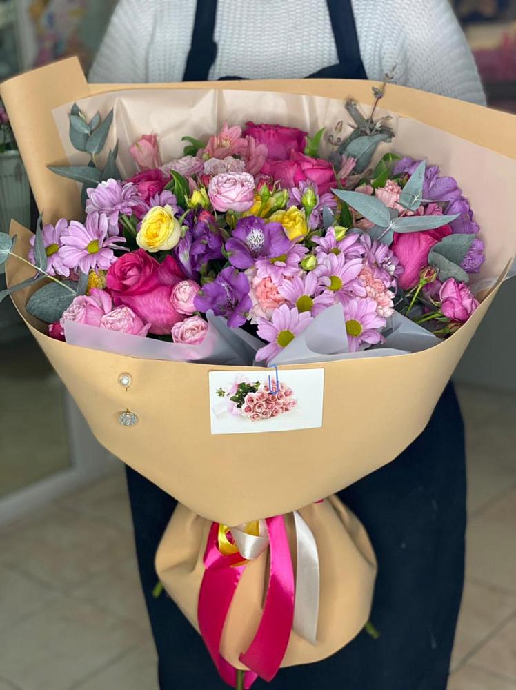 Букет цветов из: Хризантемы, Гвоздики и Альстромерии в Миллерово