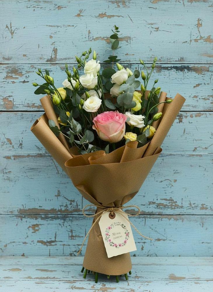 Букет цветов из: Розы и Лизиантусы в Миллерово