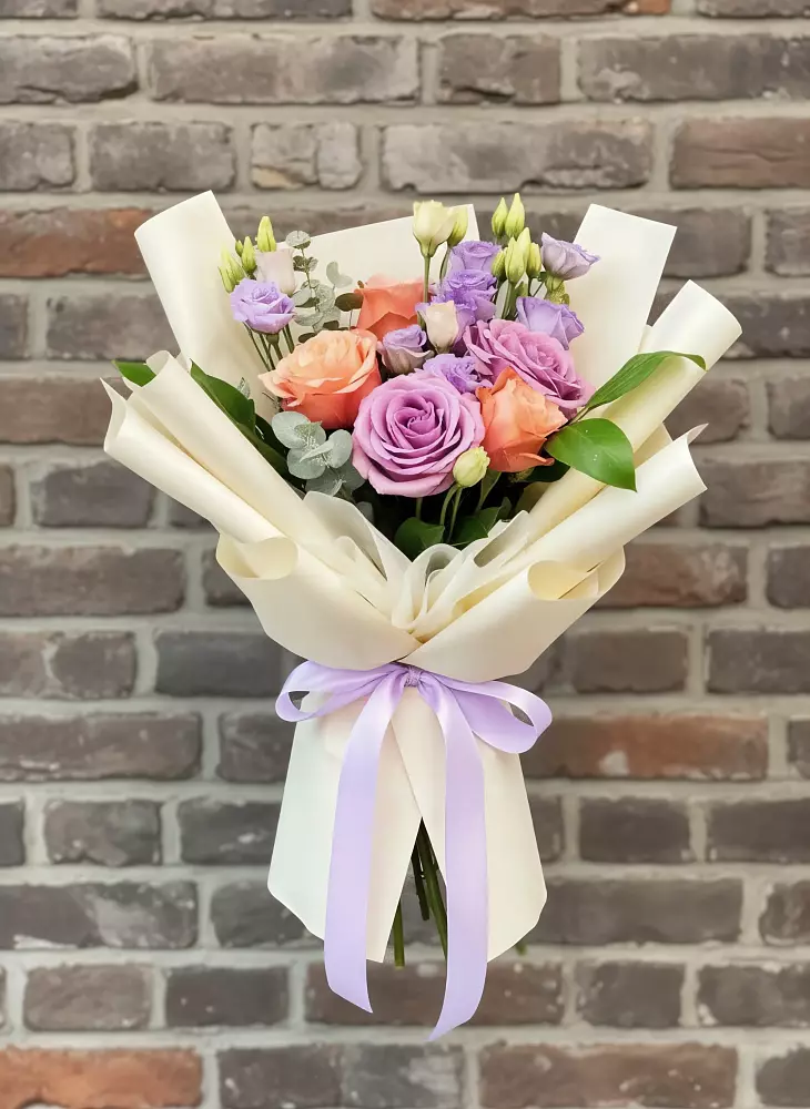 Букет цветов из: Лизиантусы и Розы в Миллерово