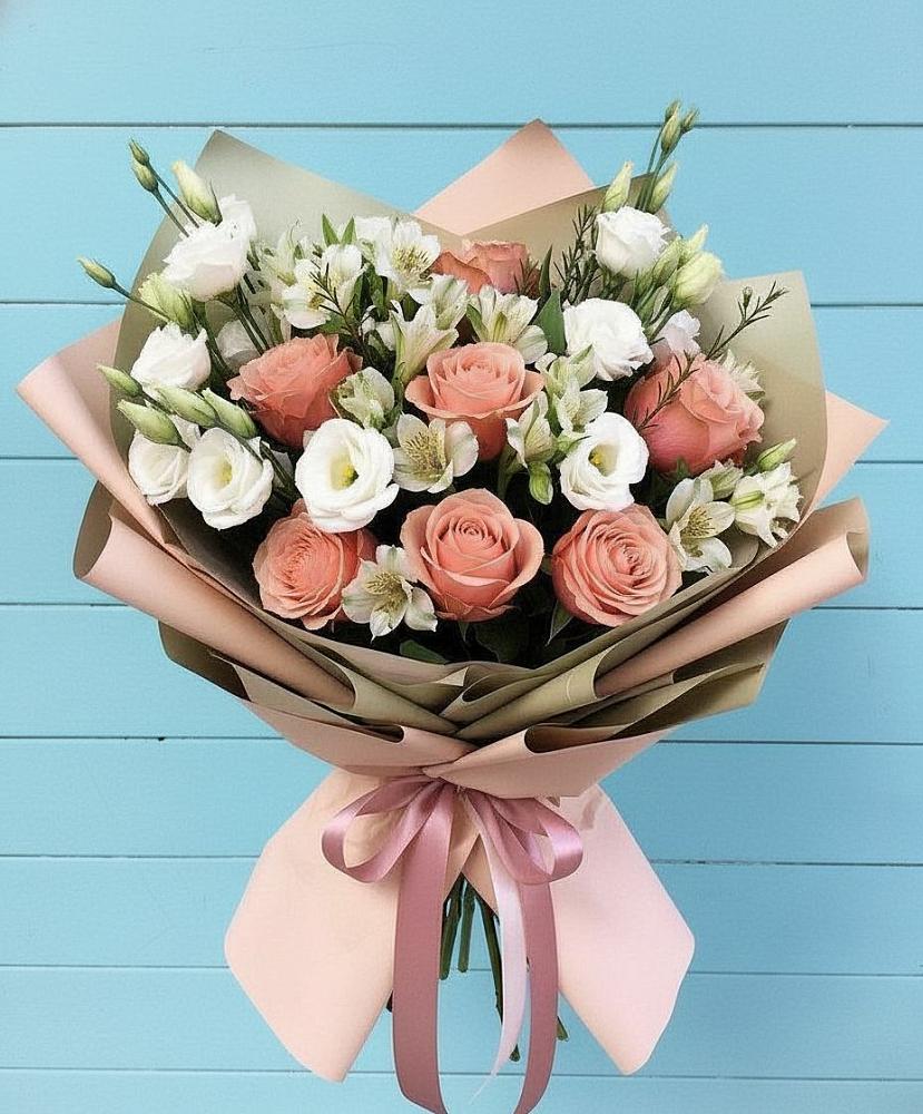 Букет цветов из: Розы, Альстромерии и Лизиантусы в Миллерово