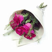 Букет цветов из:  Розы в Миллерово