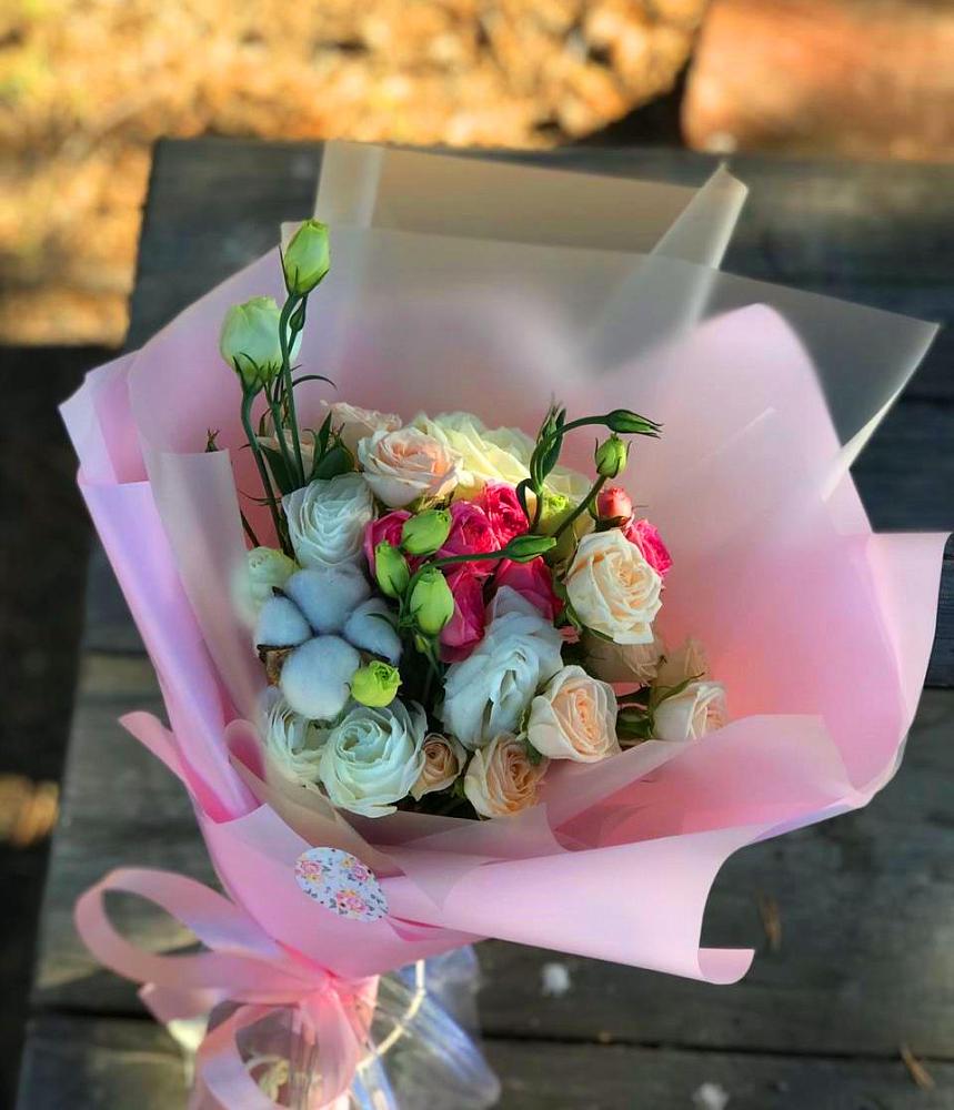 Букет цветов из: Розы и Лизиантусы в Миллерово