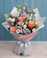 Букет цветов из:  Лизиантусы, Розы, Альстромерии и Гипсофила в Миллерово