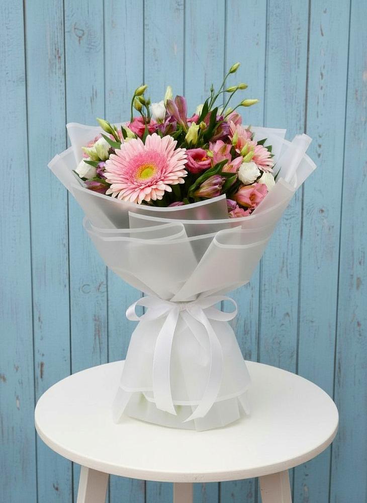 Букет цветов из: Герберы, Альстромерии и Лизиантусы в Миллерово