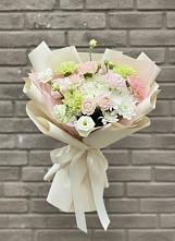Букет цветов из:  Гвоздики, Розы, Лизиантусы и Хризантемы в Миллерово