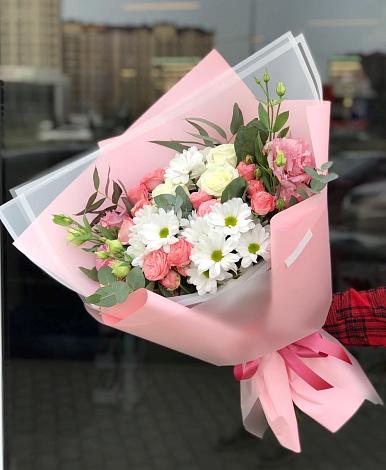 Букет цветов из: Розы, Лизиантусы и Хризантемы в Миллерово